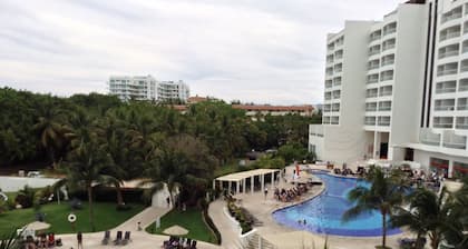 Beachfront Condo Villa Magna Great View 3rd Floor