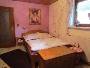 1 soverom, safe på rommet, strykejern/-brett og wi-fi (inkludert)