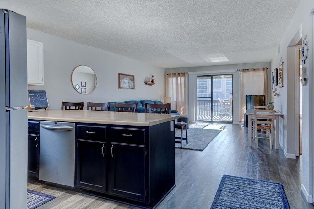 SALE!-2bd/2bth,waterfront,amazing pool on point,hot tub,gated community