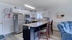 Fridge, microwave, oven, stovetop - SALE!-2bd/2bth,waterfront,amazing pool on point,hot tub,gated community (Four Seasons)