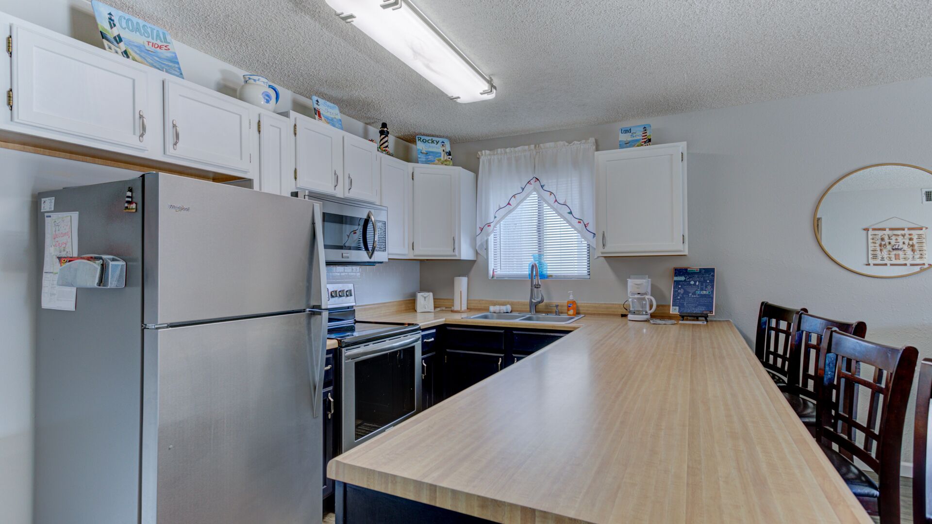 SALE!-2bd/2bth,waterfront,amazing pool on point,hot tub,gated community