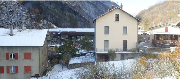 المنشأة من الخارج