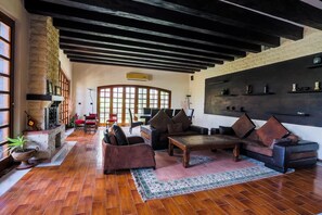 Tél évision, jeux vidéo, lecteur de DVD, livres