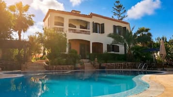 Piscine extérieure, piscine chauffée