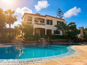 屋外プール、温水プール