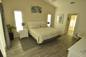 3 habitaciones, tabla de planchar con plancha y cuna de viaje 