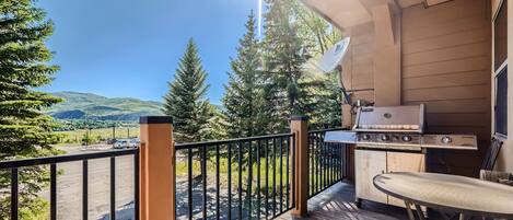 屋外ダイニングエリア