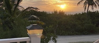 Villa in secluded Whale Point