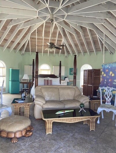 Villa in Secluded Whale Point