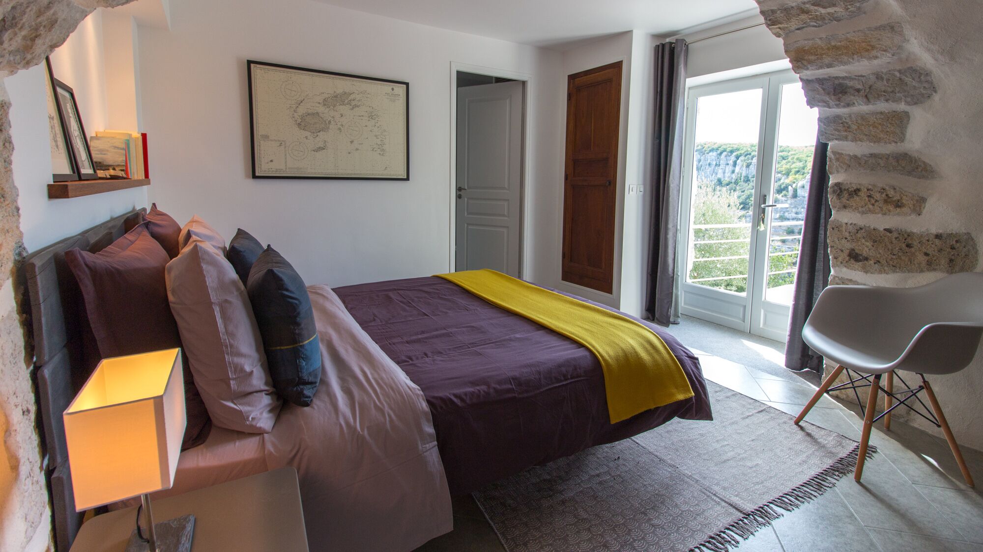 Charming cottage, jacuzzi, stunning 180° view on the Ardèche river