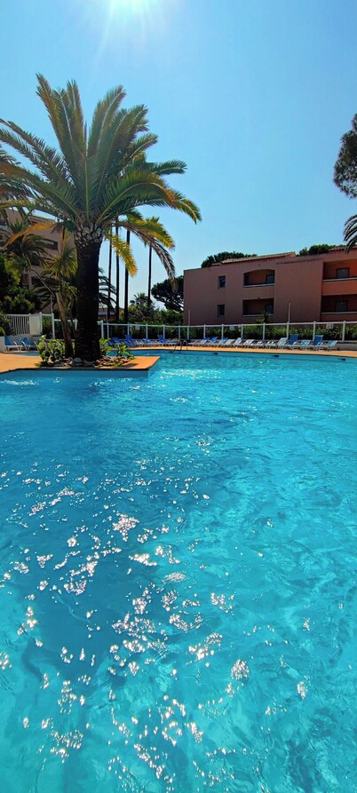 Golfe-Juan: T2 cerca de Juan les Pins, aire acondicionado, wifi, estacionamiento, piscina, playas