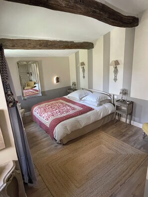 2 bedrooms, iron/ironing board, WiFi, bed sheets - Charming house in hamlet 18 th in the heart of the Luberon with swimming pool and air conditioning (Gordes)