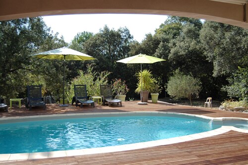 Large, pretty villa in the garrigue of Nîmes