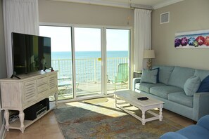 TV, video games, DVD player, table football - Great 2b/2b Beachfront. See dolphins from balcony, newly furnished (Gulf Shores)