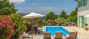 Luxury Family Home. Heated Pool. Kids Park. Pets. Privacy. Concierge. Sauna.