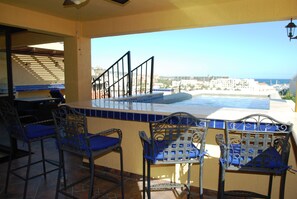 A bar area with a view of the city and ocean. - Luxury Home in Pedregal with Infinity Pool and Elevator. Walk to Town and Beach! (Cabo San Lucas)