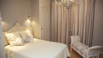 3 slaapkamers, een strijkplank/strijkijzer, reisbedje, gratis wifi