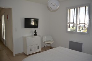 3 bedrooms, iron/ironing board, internet - Rental of a new classified *** house in park with pond (Nontron)
