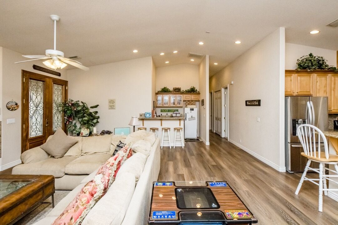 Luxury Waterfront House in the Moovalya Keys with Parking Winter Monthly avail.