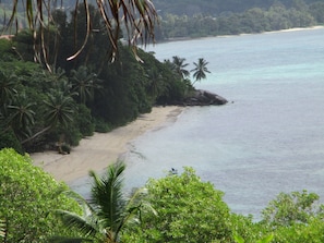 Plage à proximité, chaises longues