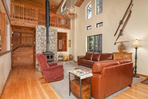 Interior - Yosemite Crossroads (Yosemite National Park)