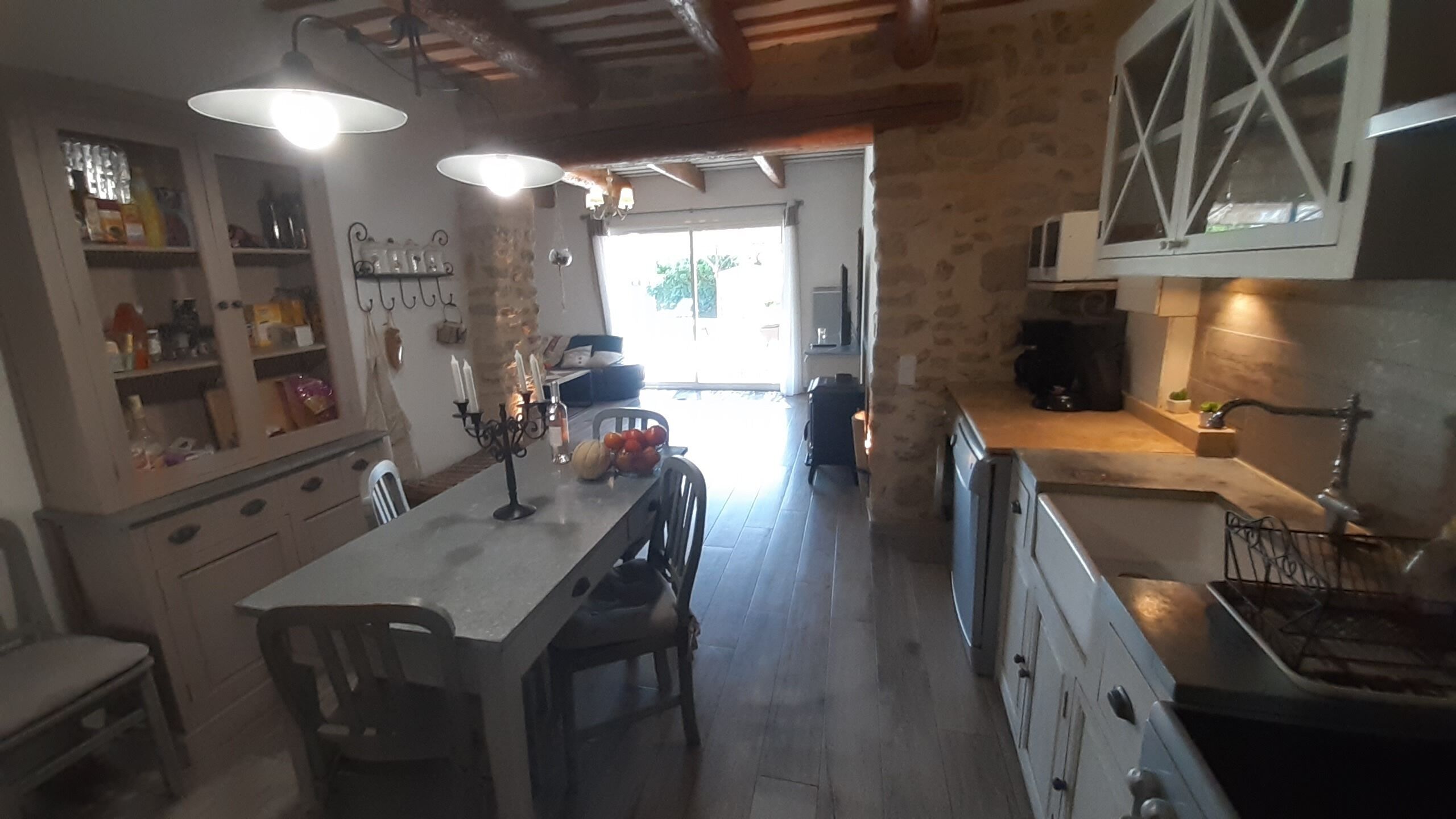 Cottage between Avignon and Orange