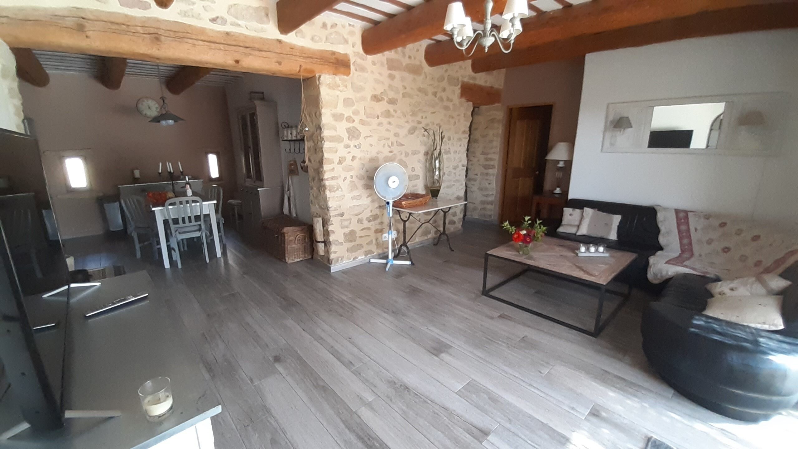 Cottage between Avignon and Orange