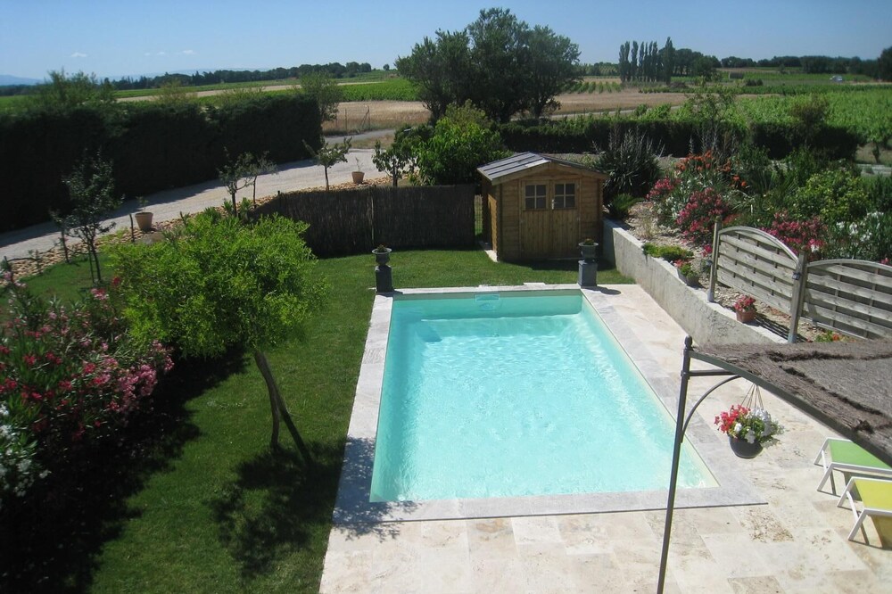 Cottage between Avignon and Orange