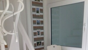 A staircase with white railings and wooden steps, leading to a white dresser with drawers and a glass top. - quiet duplex apartment, modern and bright (Sylt-Ost)