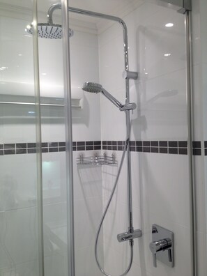Shower, hair dryer, towels - quiet duplex apartment, modern and bright (Sylt-Ost)
