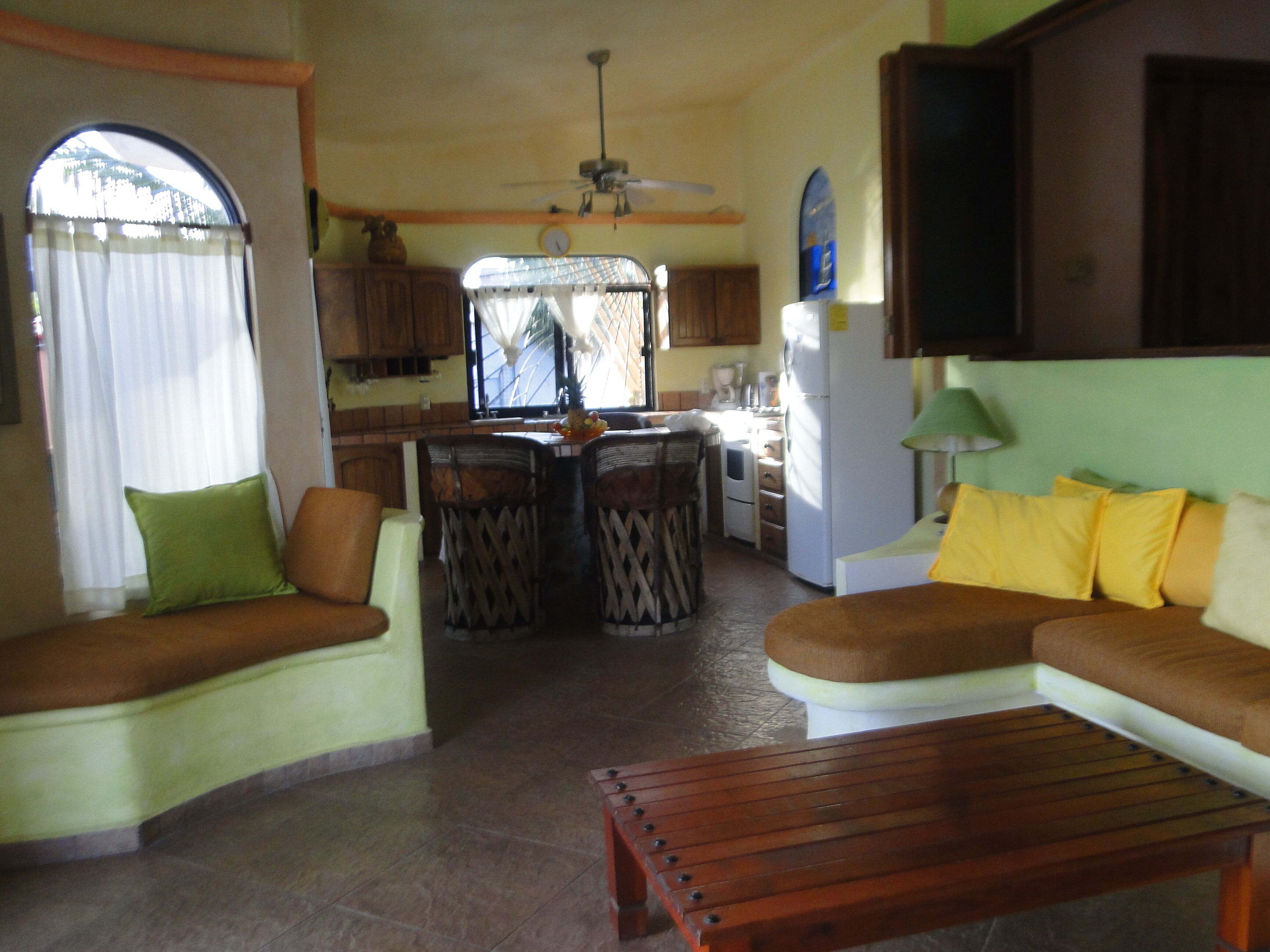Beautiful Waterfront deluxe  Private suite with pool  in upscale Barra
