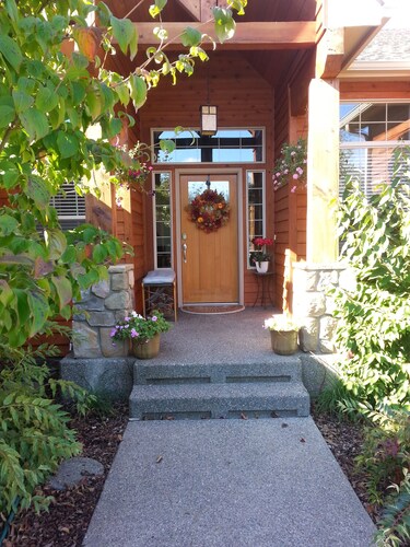 Johtokunta Hayden Lake Country Club Estatesissa. PYSY VIIKKO 7. YÖ ILMAISEKSI!