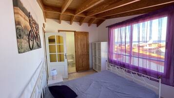 4 bedrooms, iron/ironing board, travel cot, free WiFi