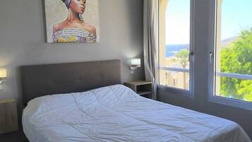 4 bedrooms, iron/ironing board, travel crib, free WiFi