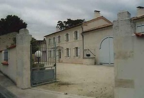 Exterior - Traditional Charentes house (Salignac-Sur-Charente)