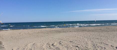 Una spiaggia nelle vicinanze