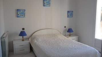 1 habitación, tabla de planchar con plancha, wifi y ropa de cama