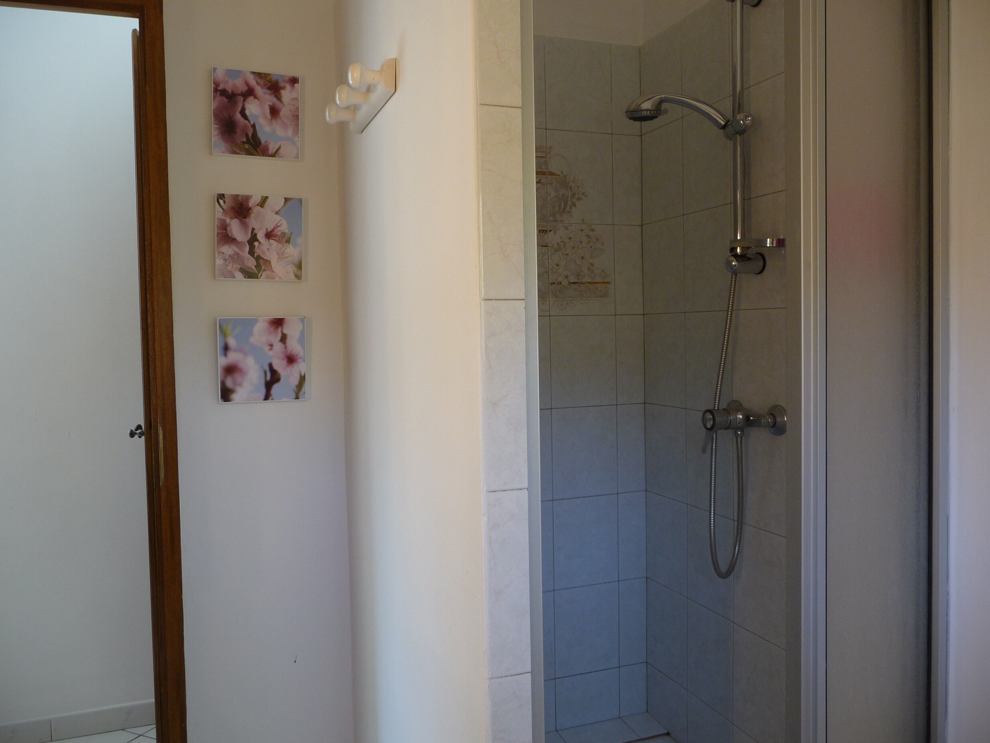 Furnished T2 (3 stars) with terrace and pool in the Luberon Côté Sud.