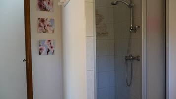 SĂšche-cheveux, papier toilette