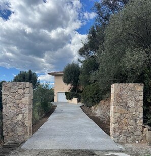 Property grounds - Propriano, sea view, pool, 4 bedrooms, 4 bathrooms (Viggianello)