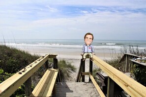 Beach nearby, sun loungers - Spacious 3BR only steps away from the beach (North Topsail Beach)