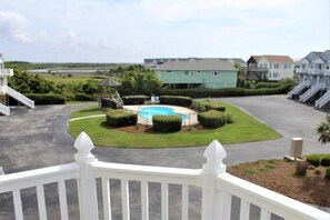Property grounds - Spacious 3BR only steps away from the beach (North Topsail Beach)