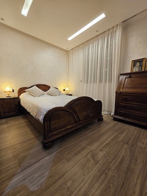 2 bedrooms, desk, iron/ironing board, free WiFi - Comfortable three-room apartment with parking (Agadir)