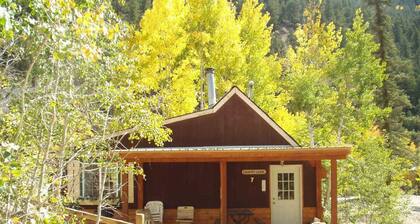 "Snow's" Den - Lake Cabin # 7 - Yhden päivän ponttonivene, jossa on 6 yön yöpyminen