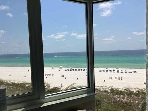 Affordable Cozy Beachfront! Free Beach Chair Service!