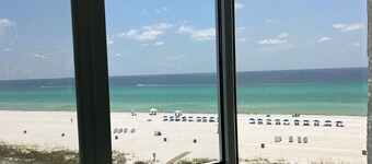 Affordable Cozy Beachfront! Free Beach Chair Service!