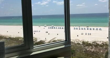 Affordable Cozy Beachfront! Free Beach Chair Service!