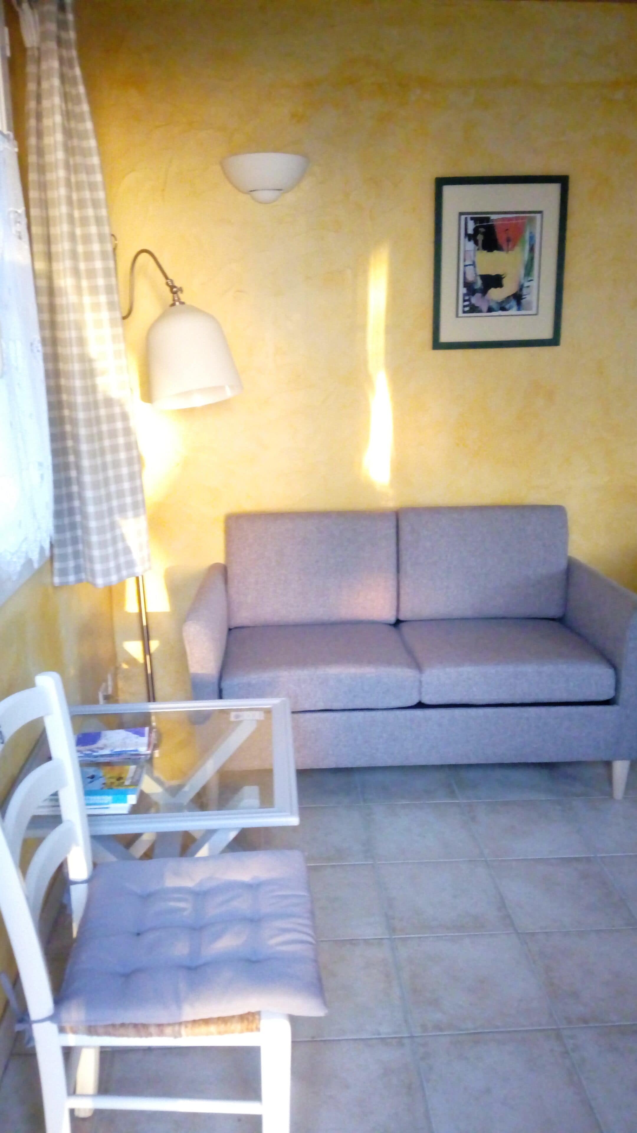 Hut 'camargaise' in border of pine forest: weekly or in the weekend