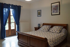 4 bedrooms, iron/ironing board, travel cot, free WiFi - Traditional farmhouse from the 18th century, renovated with pool, near Issigeac (ISSIGEAC)