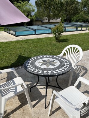 Outdoor dining - Traditional farmhouse from the 18th century, renovated with pool, near Issigeac (ISSIGEAC)